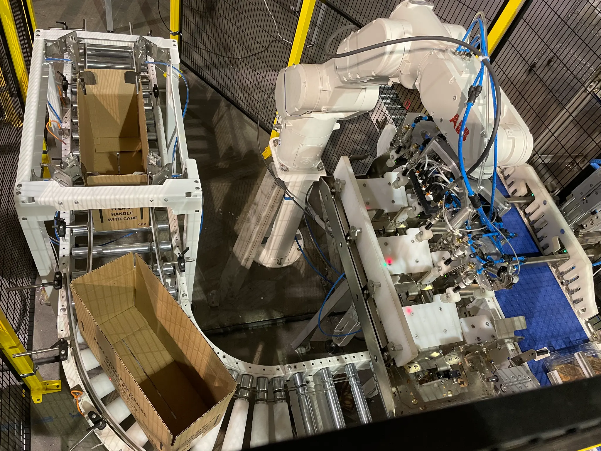 Automated bakery case packaging system with robotic pick and place for baked goods